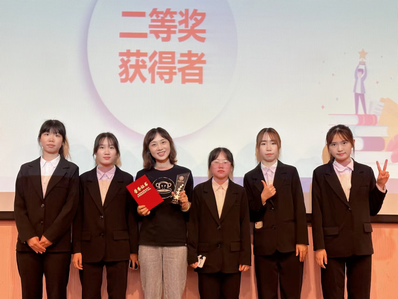 心中有阳光，脚下有力量 ｜ 国家奖学金获得者——徐敏敏-健康医学院-广州华商职业学院